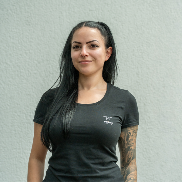 Schädlingsbekämpferin Vanessa Näder von Prüfer Pest Control als Ansprechpartnerin für professionelle Schädlingsbekämpfung.